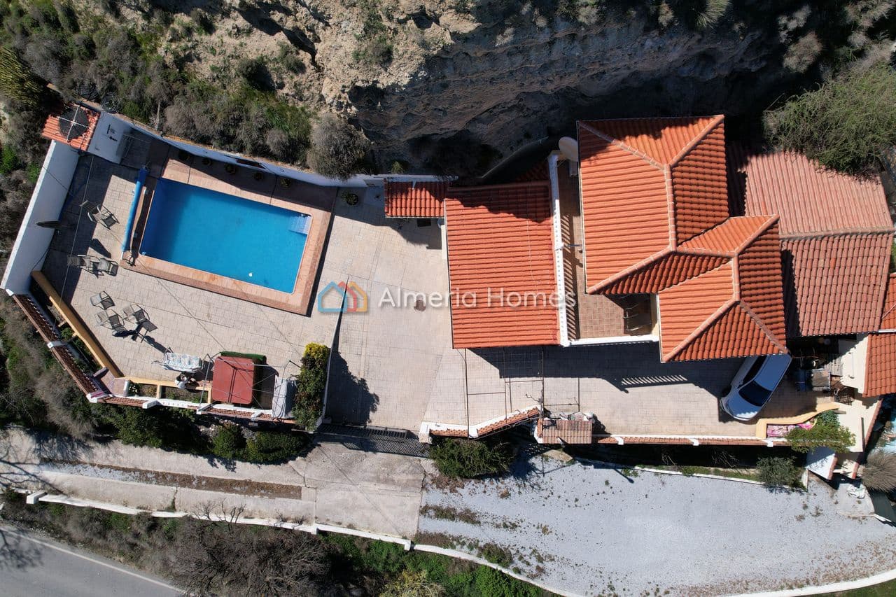 4 quarto Moradia para venda em Caniles com piscina - 184 995 € (Ref: 9688454)