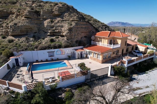 4 bedroom Villa for sale in Caniles with pool - € 184,995 (Ref: 9688454)