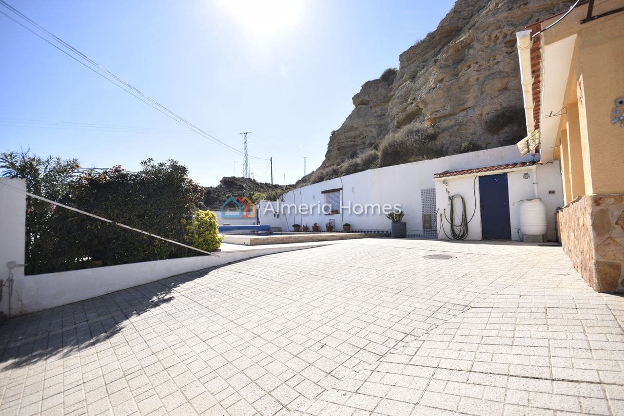 4 quarto Moradia para venda em Caniles com piscina - 184 995 € (Ref: 9688454)