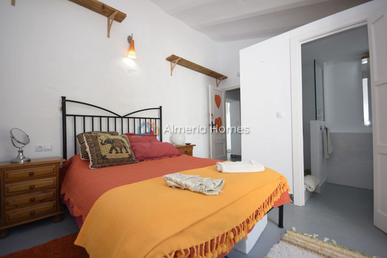 5 makuuhuone Maalaistalo myytävänä paikassa Lubrin mukana uima-altaan 
autotalli - 199 950 € (Ref: 9694029)