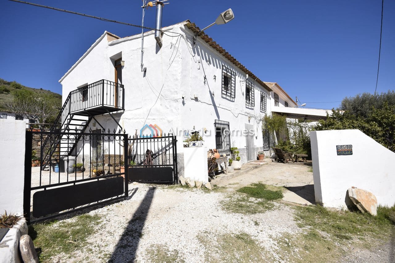 5 makuuhuone Maalaistalo myytävänä paikassa Lubrin mukana uima-altaan 
autotalli - 199 950 € (Ref: 9694029)