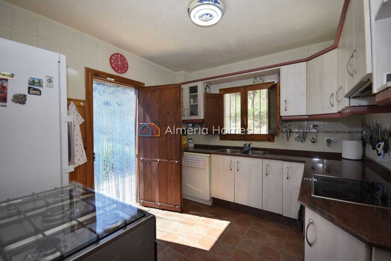 3 bedroom Villa for sale in Oria with pool garage - € 164,995 (Ref: 9716594)