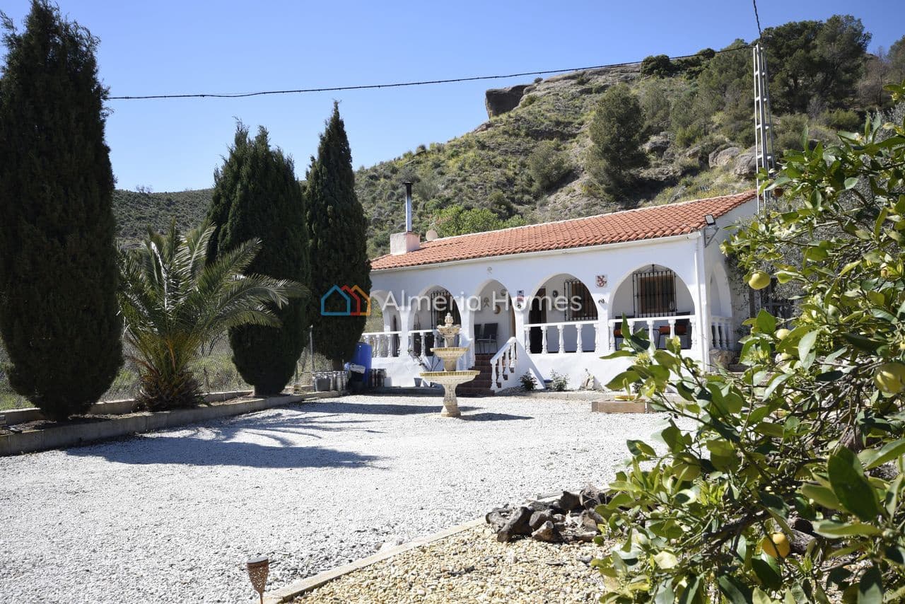3 bedroom Villa for sale in Oria with pool garage - € 164,995 (Ref: 9716594)