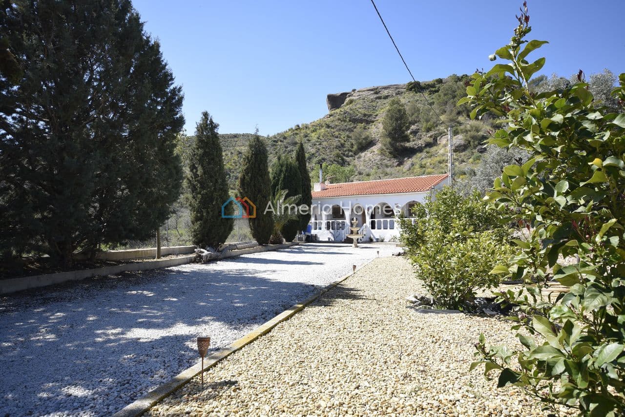 3 bedroom Villa for sale in Oria with pool garage - € 164,995 (Ref: 9716594)