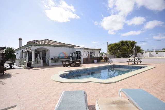 Chalet de 4 habitaciones en Albox en venta con piscina garaje - 309.995 € (Ref: 9730886)