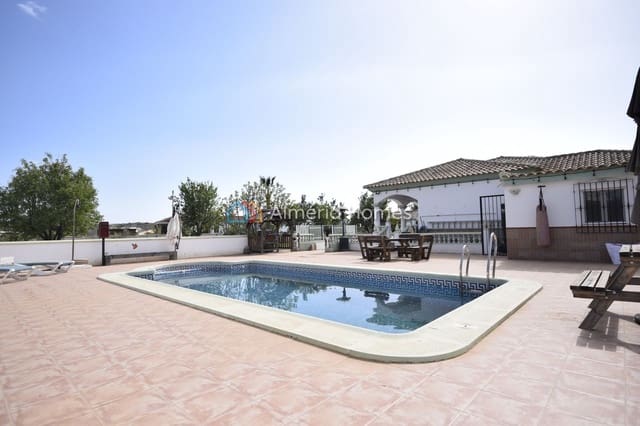Chalet de 4 habitaciones en Albox en venta con piscina garaje - 309.995 € (Ref: 9730886)