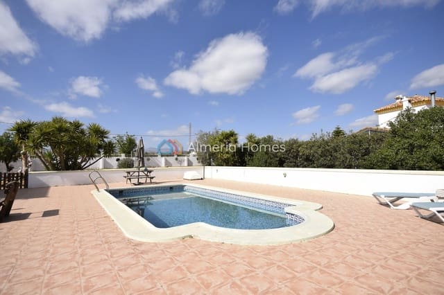 Chalet de 4 habitaciones en Albox en venta con piscina garaje - 309.995 € (Ref: 9730886)