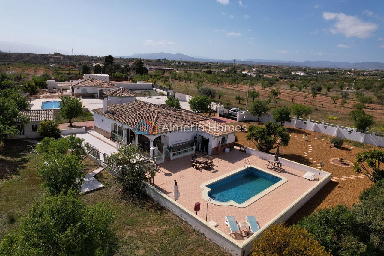 4 Zimmer Villa zu verkaufen in Albox mit Pool Garage - 309.995 € (Ref: 9730886)