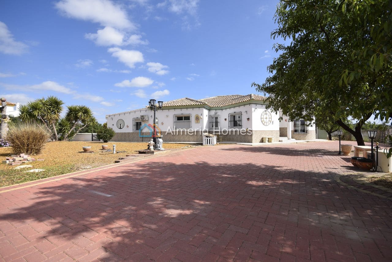 4 Zimmer Villa zu verkaufen in Albox mit Pool Garage - 309.995 € (Ref: 9730886)