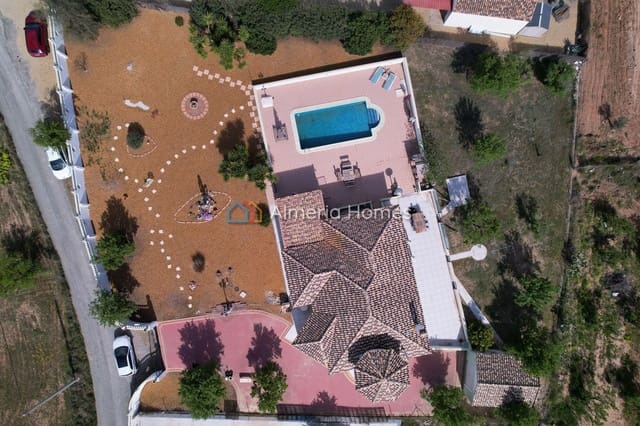 Chalet de 4 habitaciones en Albox en venta con piscina garaje - 309.995 € (Ref: 9730886)