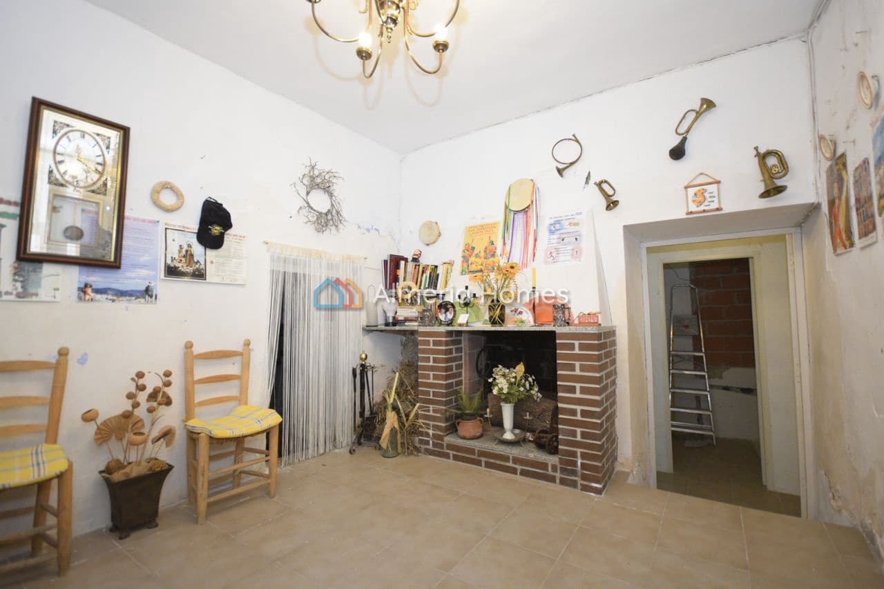 5 sypialnia Dom na sprzedaż w Lucar z basenem garażem - 149 995 € (Ref: 9759591)