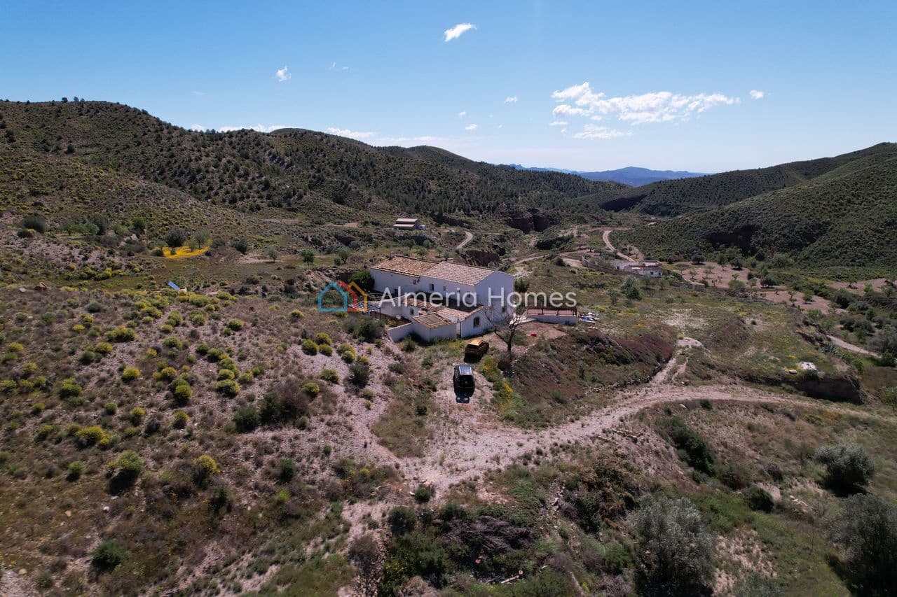 6 soverom Finca/Herregård til salgs i Albox med garasje - € 99 995 (Ref: 9777080)