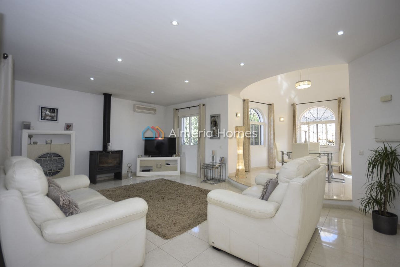 3 sypialnia Willa na sprzedaż w Partaloa z basenem garażem - 299 995 € (Ref: 9778981)