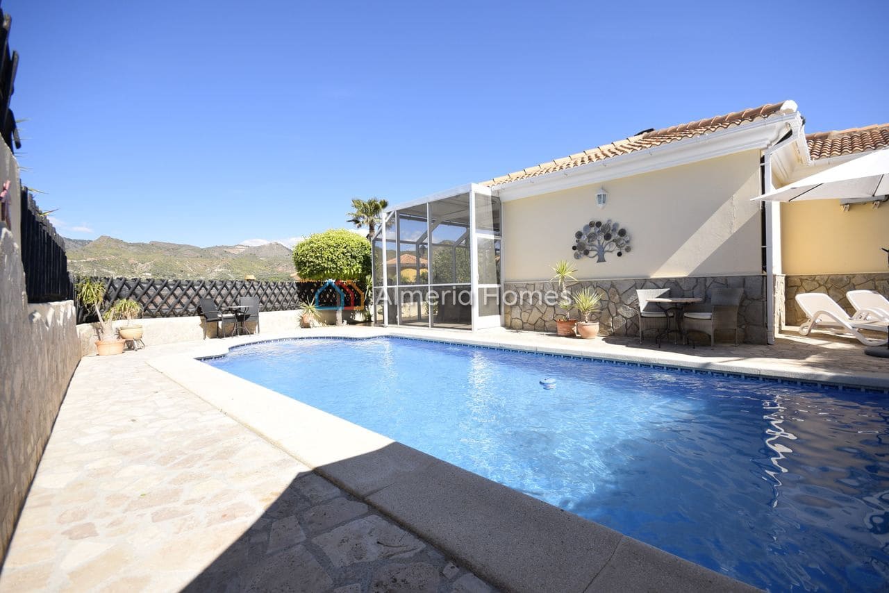 3 sypialnia Willa na sprzedaż w Partaloa z basenem garażem - 299 995 € (Ref: 9778981)