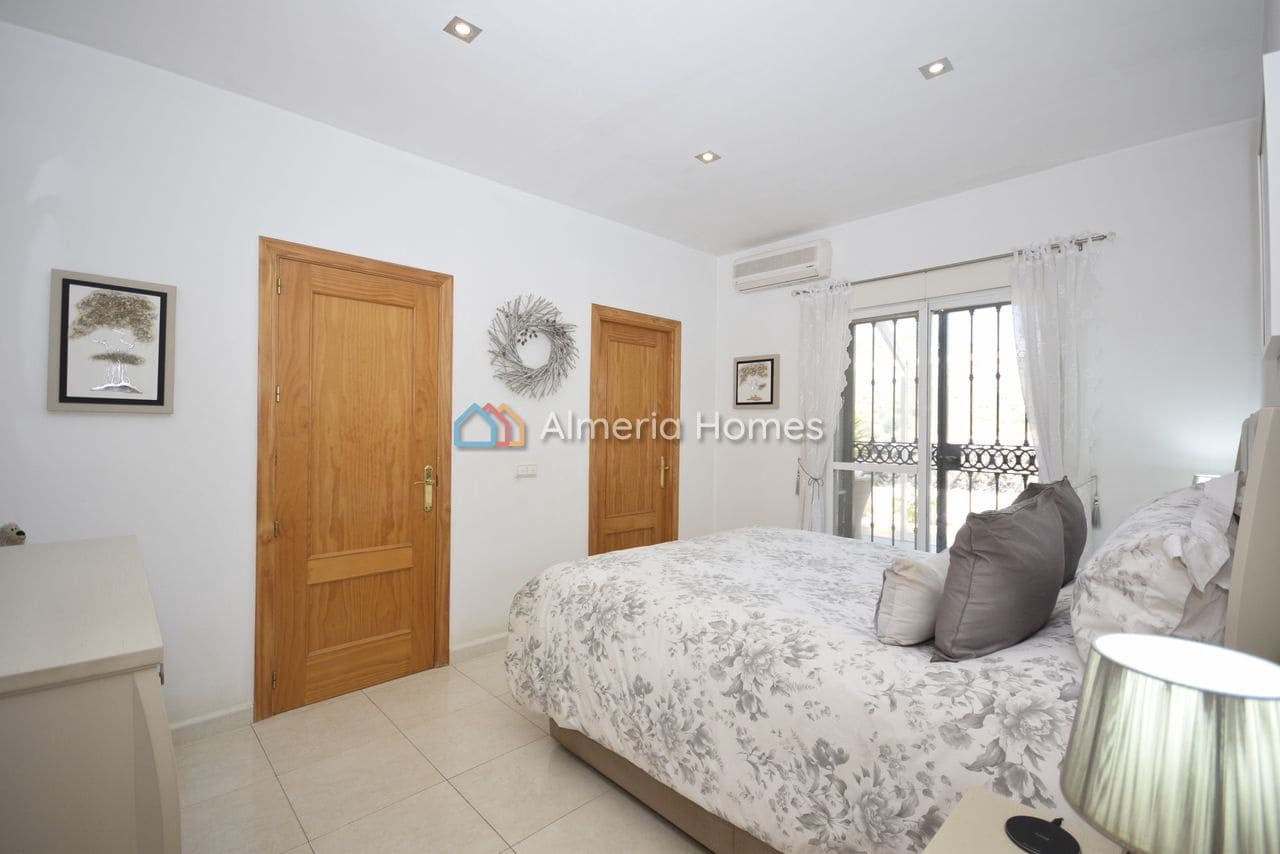 3 sypialnia Willa na sprzedaż w Partaloa z basenem garażem - 299 995 € (Ref: 9778981)