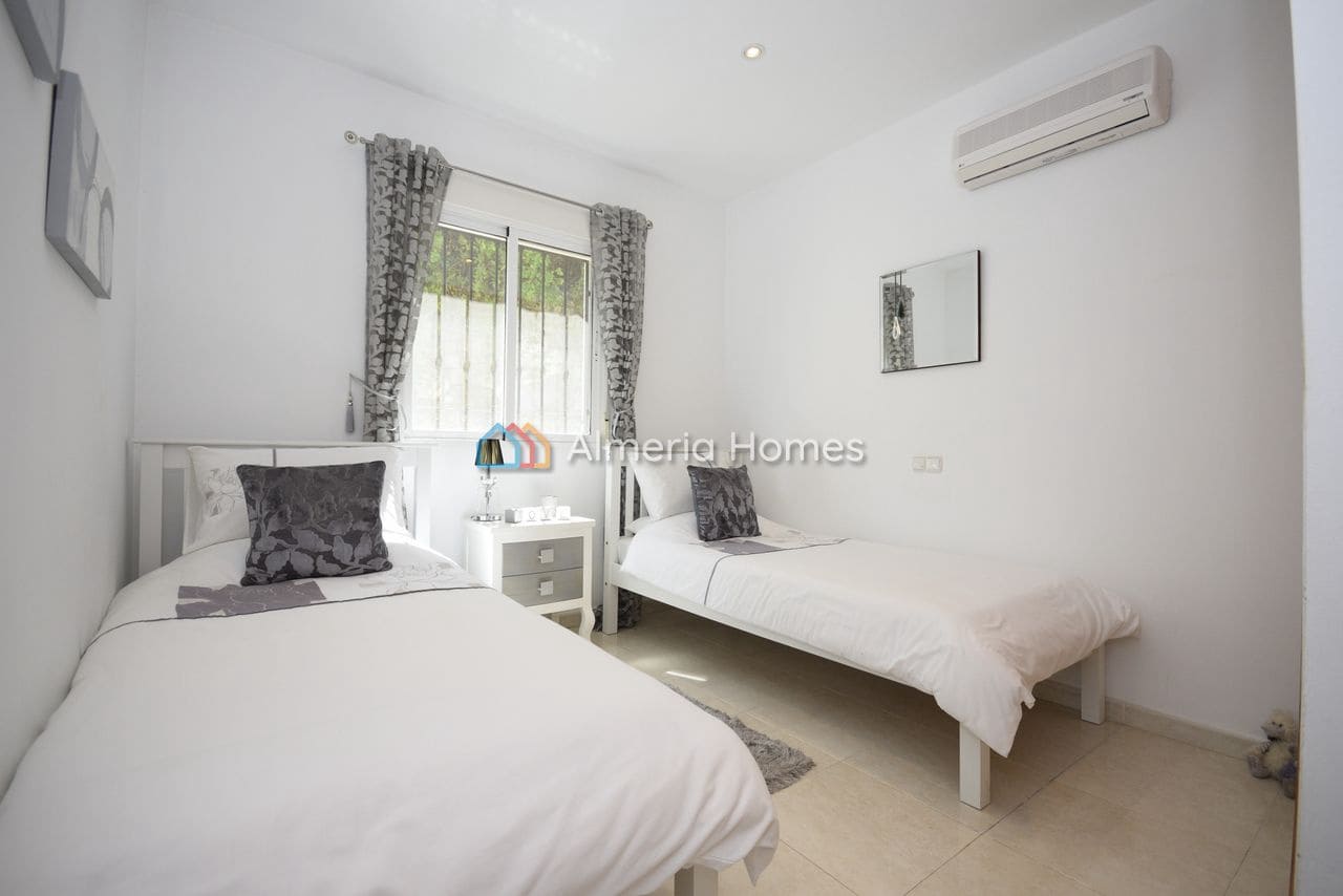 3 sypialnia Willa na sprzedaż w Partaloa z basenem garażem - 299 995 € (Ref: 9778981)