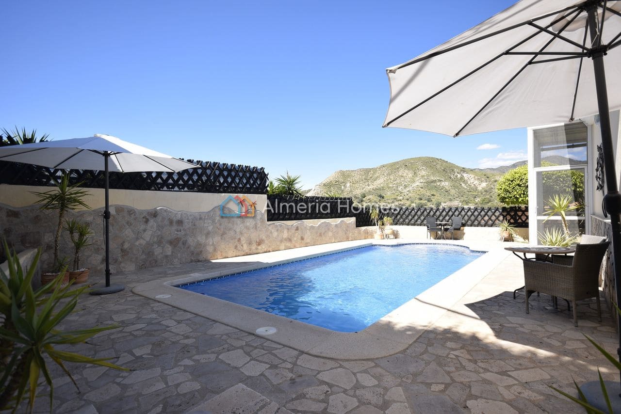 3 sypialnia Willa na sprzedaż w Partaloa z basenem garażem - 299 995 € (Ref: 9778981)