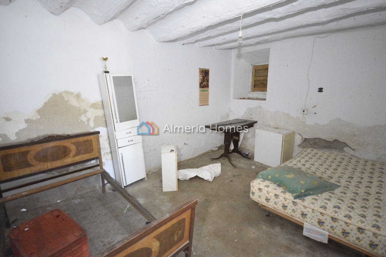 4 slaapkamer Finca/Landhuis te koop in Oria met garage - € 74.995 (Ref: 9793583)