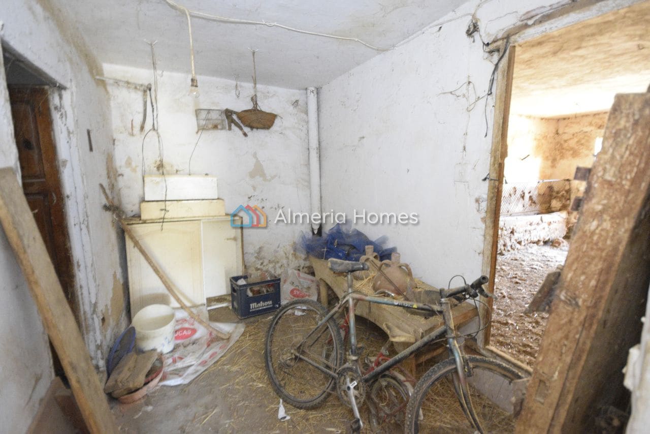 4 slaapkamer Finca/Landhuis te koop in Oria met garage - € 74.995 (Ref: 9793583)