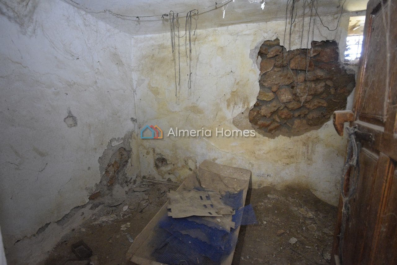 4 slaapkamer Finca/Landhuis te koop in Oria met garage - € 74.995 (Ref: 9793583)