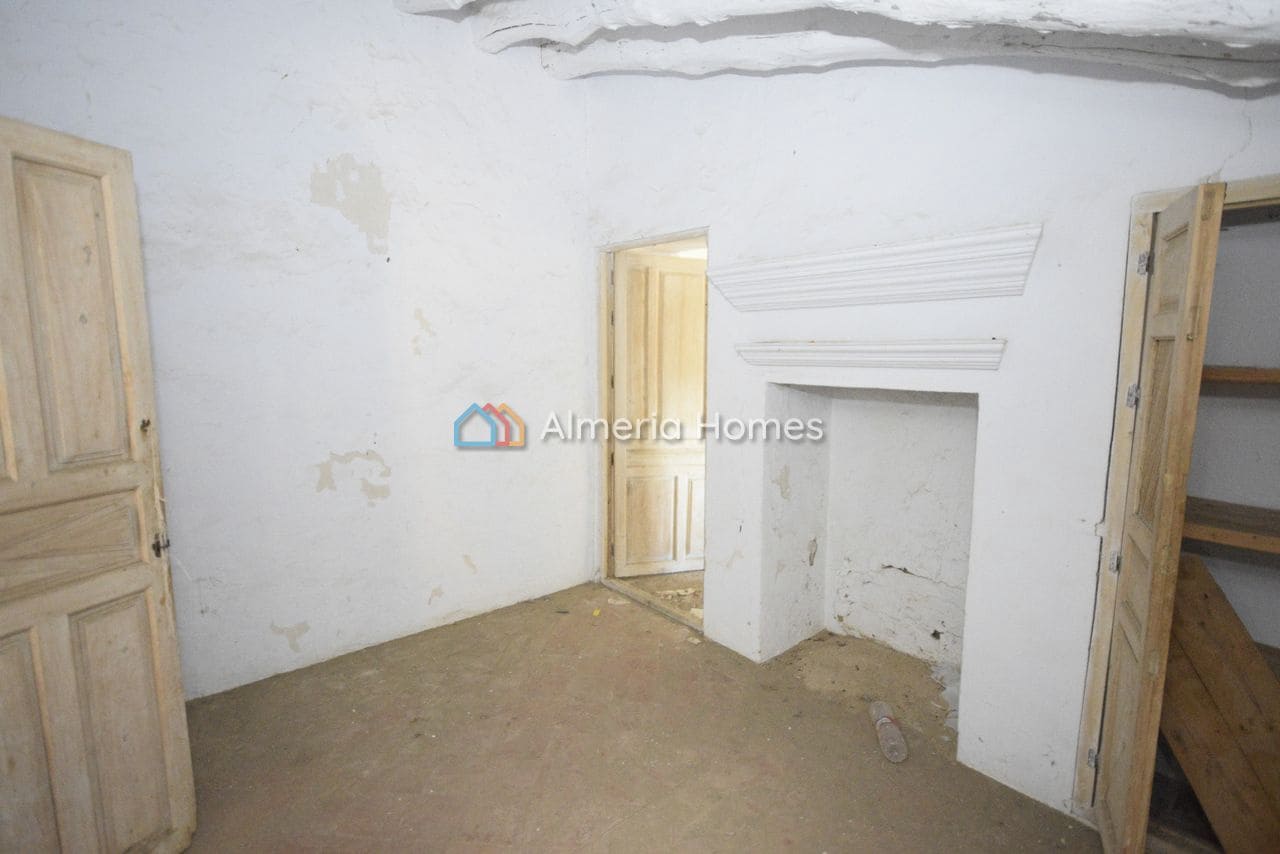 4 slaapkamer Finca/Landhuis te koop in Oria met garage - € 74.995 (Ref: 9793583)