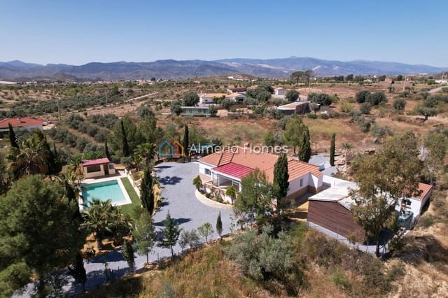 Chalet de 3 habitaciones en Partaloa en venta con piscina garaje - 349.950 € (Ref: 9804939)