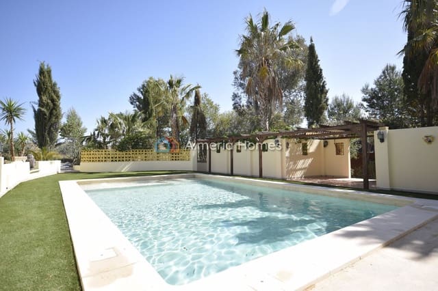 Chalet de 3 habitaciones en Partaloa en venta con piscina garaje - 349.950 € (Ref: 9804939)