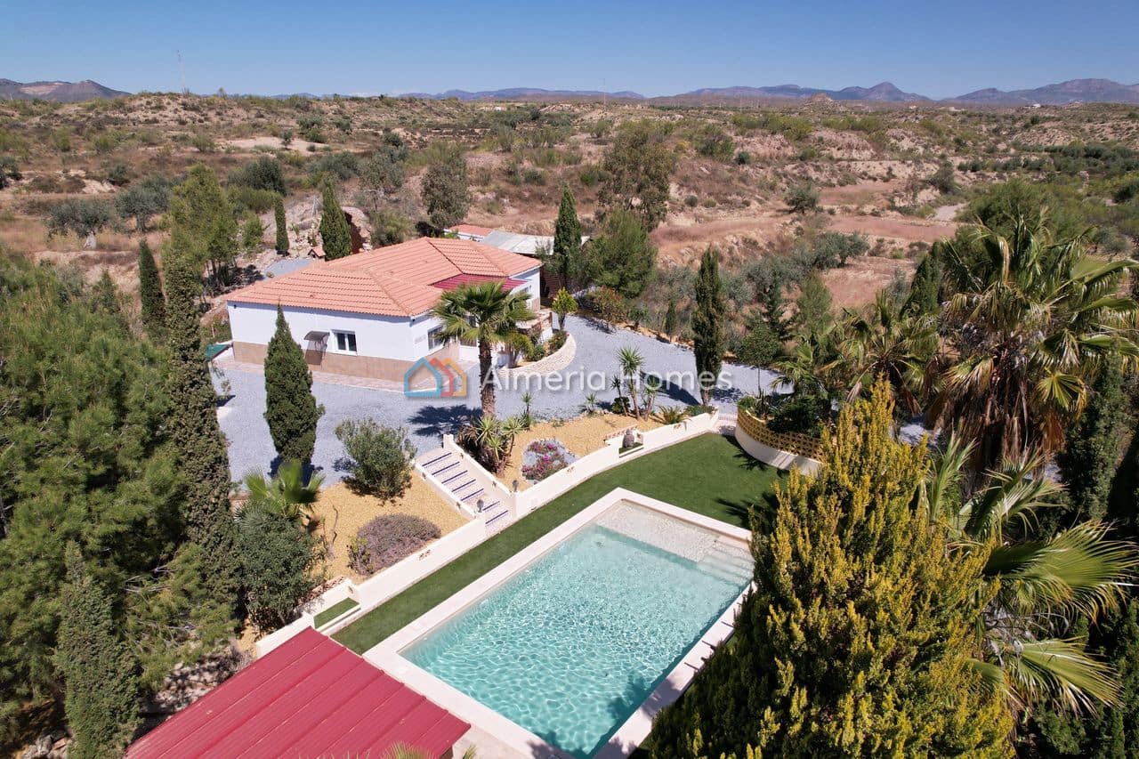 Chalet de 3 habitaciones en Partaloa en venta con piscina garaje - 349.950 € (Ref: 9804939)