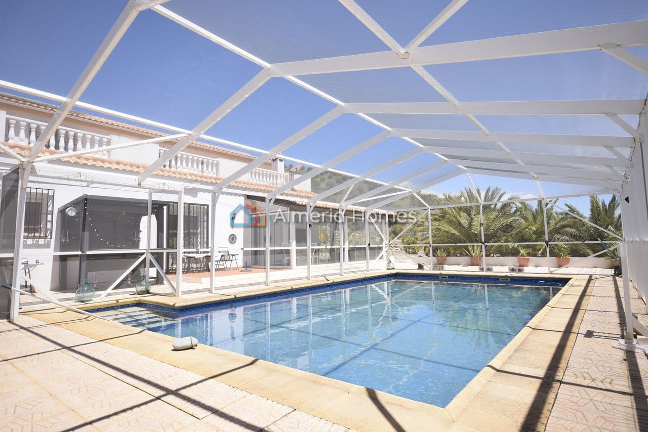 4 bedroom Villa for sale in Velez-Rubio with pool garage - € 349,000 (Ref: 9832843)