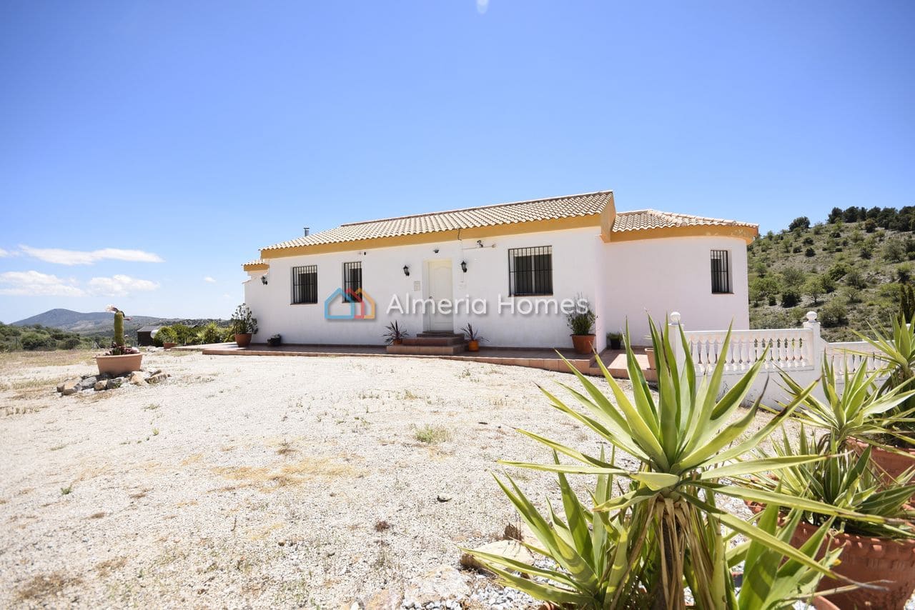 4 bedroom Villa for sale in Velez-Rubio with pool garage - € 349,000 (Ref: 9832843)