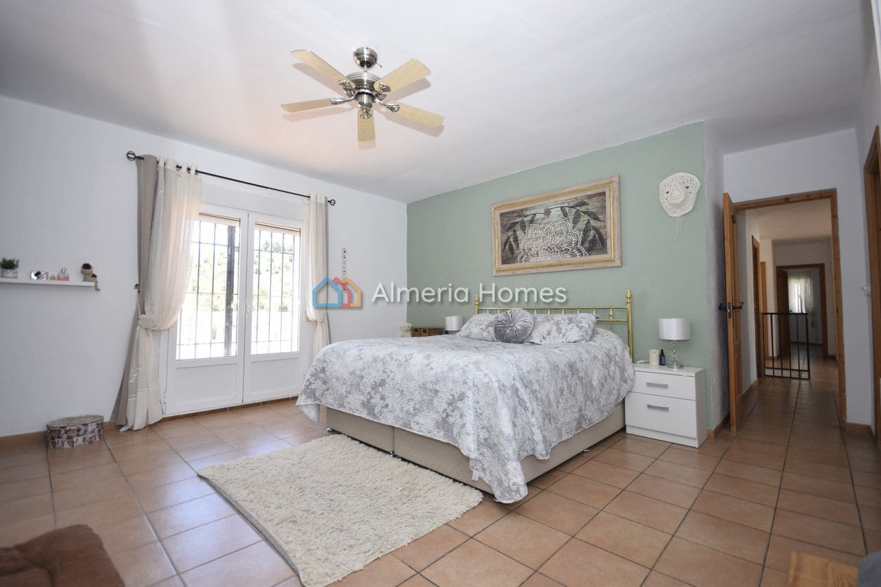 4 bedroom Villa for sale in Velez-Rubio with pool garage - € 349,000 (Ref: 9832843)
