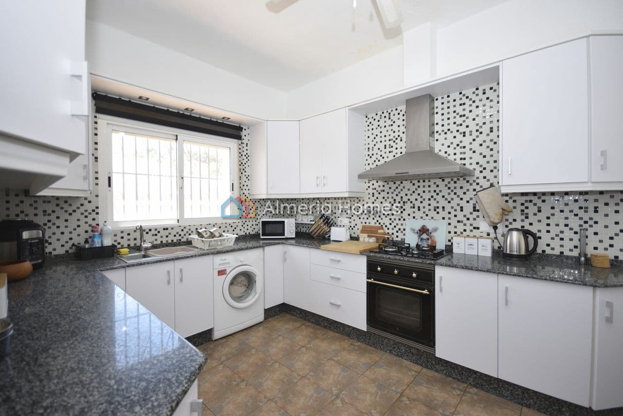 4 bedroom Villa for sale in Velez-Rubio with pool garage - € 349,000 (Ref: 9832843)