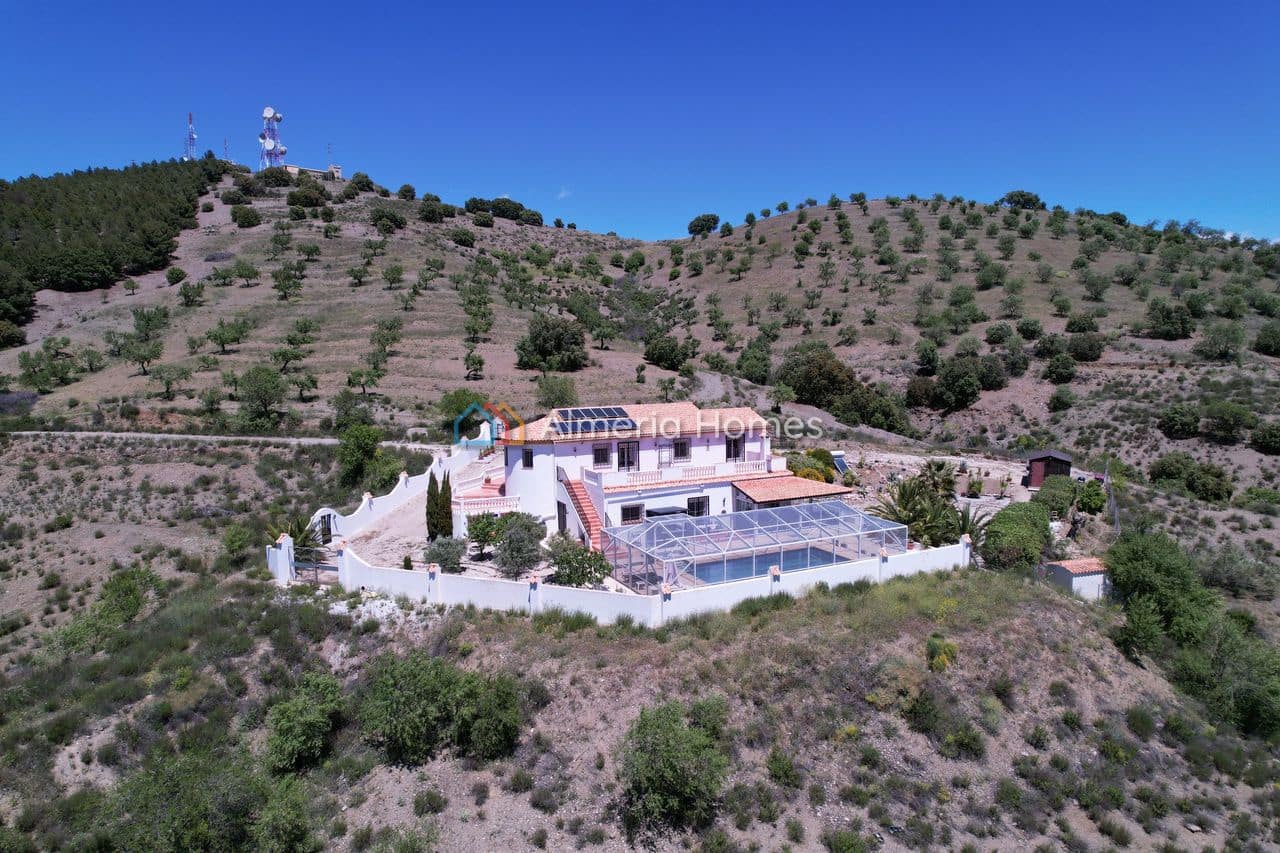 4 bedroom Villa for sale in Velez-Rubio with pool garage - € 349,000 (Ref: 9832843)