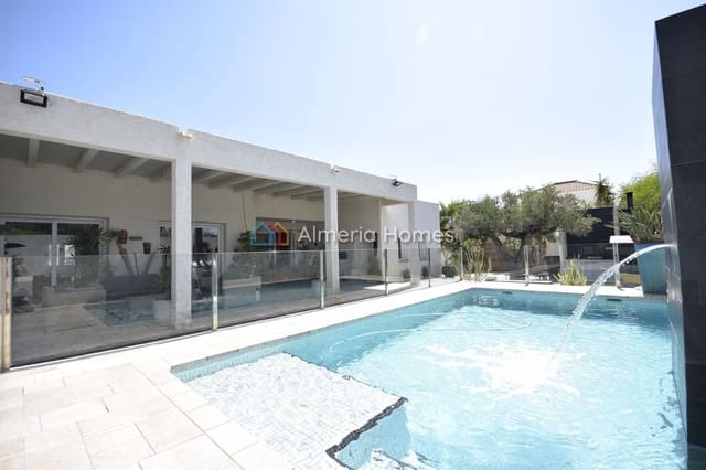 4 bedroom Villa for sale in Vera Ciudad, Vera with pool garage - € 649,000 (Ref: 9891314)