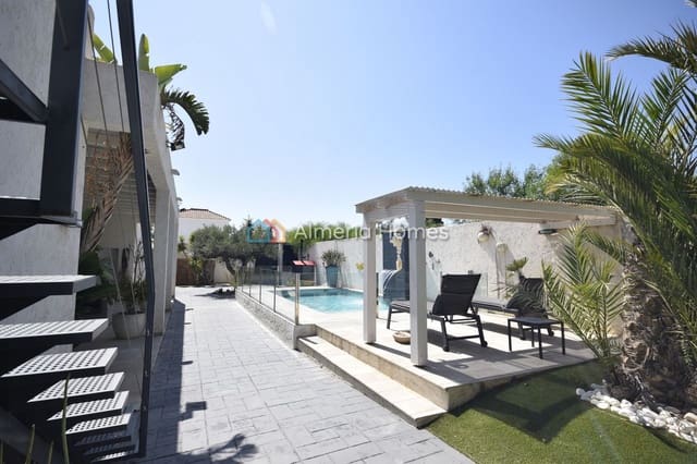 4 bedroom Villa for sale in Vera Ciudad, Vera with pool garage - € 649,000 (Ref: 9891314)