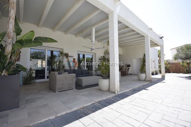 4 bedroom Villa for sale in Vera Ciudad, Vera with pool garage - € 649,000 (Ref: 9891314)