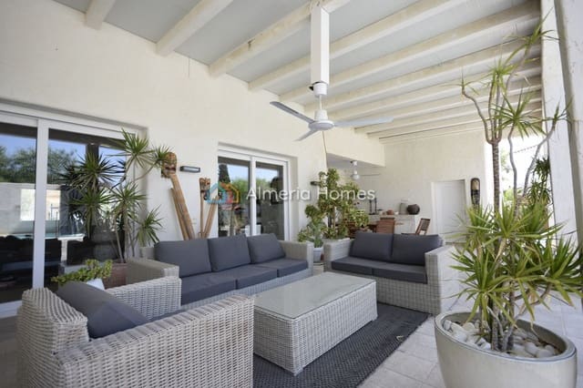 4 bedroom Villa for sale in Vera Ciudad, Vera with pool garage - € 649,000 (Ref: 9891314)