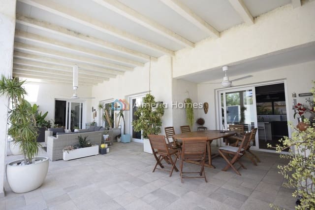 4 bedroom Villa for sale in Vera Ciudad, Vera with pool garage - € 649,000 (Ref: 9891314)