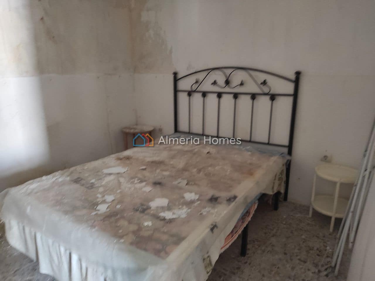 7 soverom Hus til salgs i Somontin - € 15 000 (Ref: 9891322)