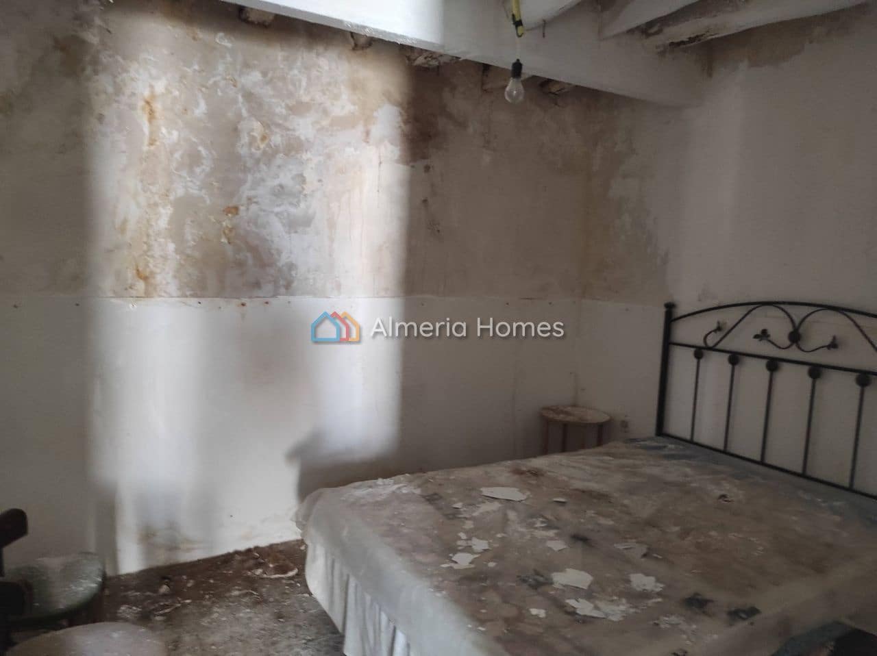 7 soverom Hus til salgs i Somontin - € 15 000 (Ref: 9891322)