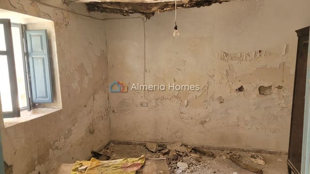 4 camera da letto Casa in vendita in Oria - 23.000 € (Rif: 9891323)