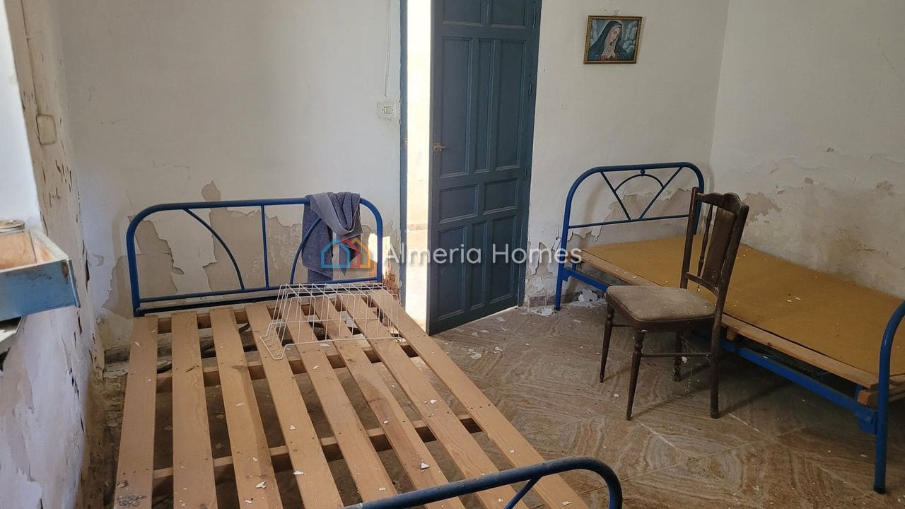 Casa de 4 habitaciones en Oria en venta - 23.000 € (Ref: 9891323)