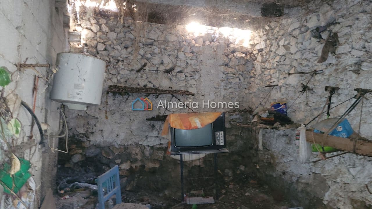Casa de 4 habitaciones en Oria en venta - 23.000 € (Ref: 9891323)