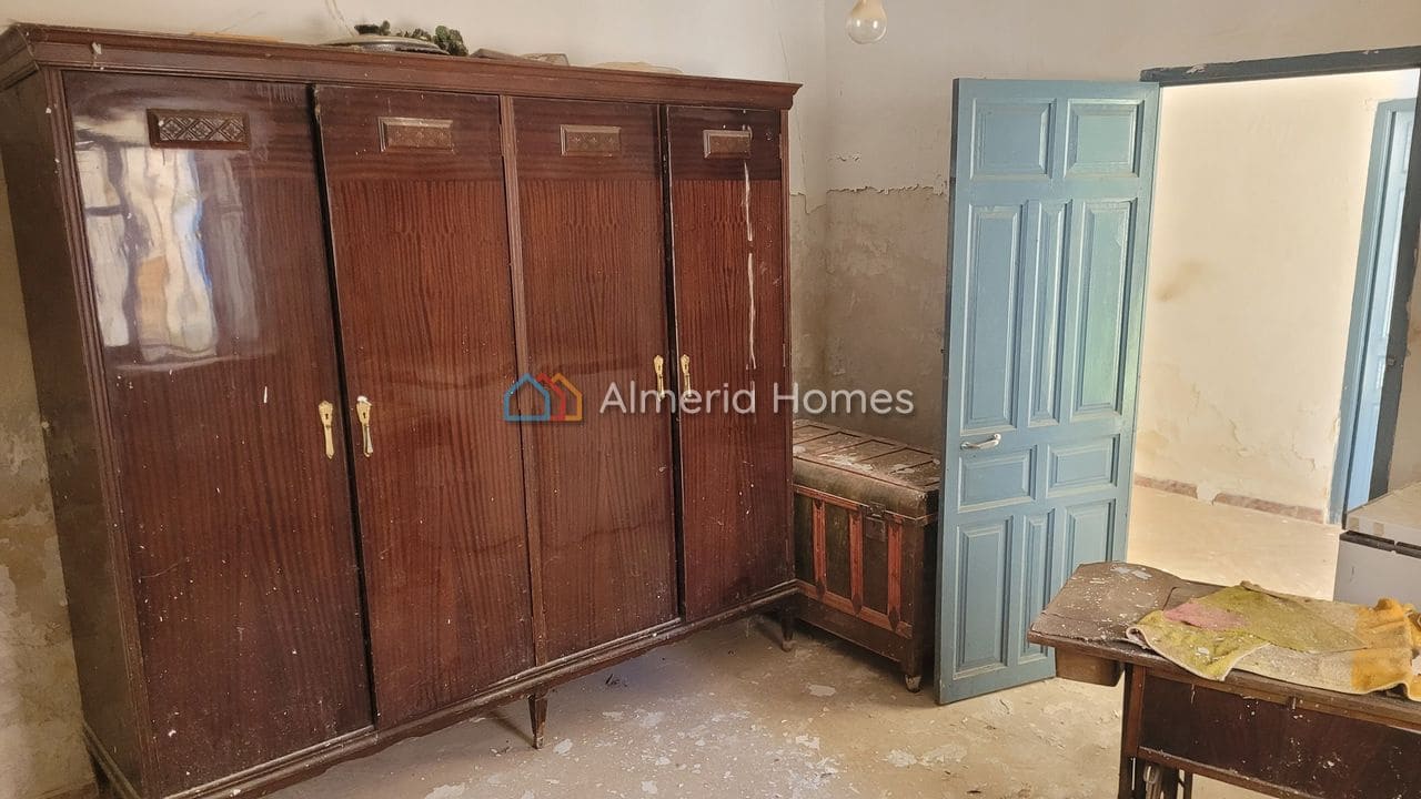 Casa de 4 habitaciones en Oria en venta - 23.000 € (Ref: 9891323)
