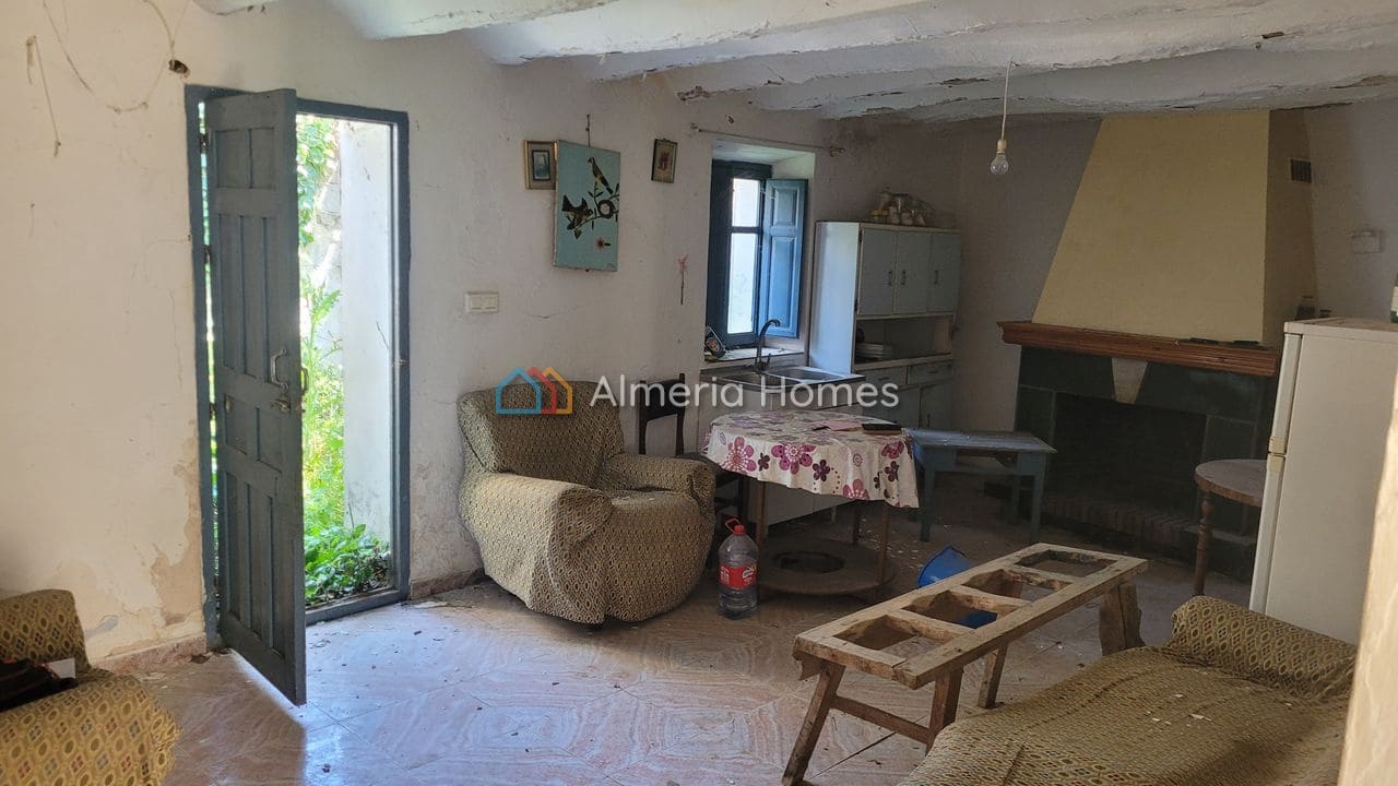 Casa de 4 habitaciones en Oria en venta - 23.000 € (Ref: 9891323)