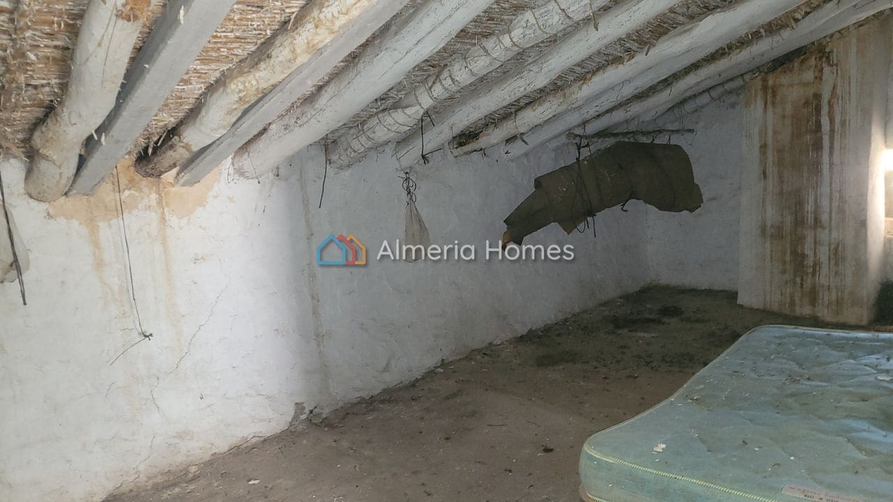 Casa de 4 habitaciones en Oria en venta - 23.000 € (Ref: 9891323)