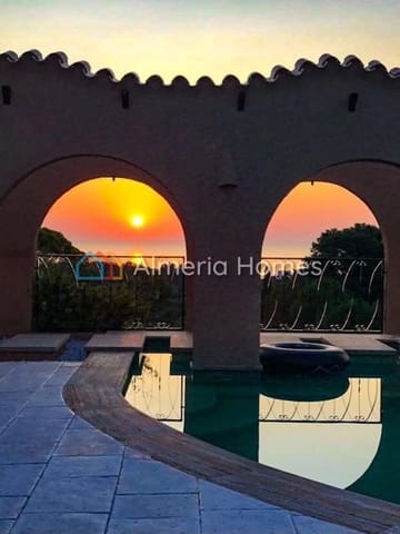 5 bedroom Villa for sale in Mojácar with pool garage - € 925,000 (Ref: 9891331)