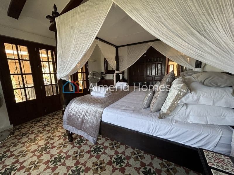 5 quarto Moradia para venda em Mojacar com piscina garagem - 925 000 € (Ref: 9891331)