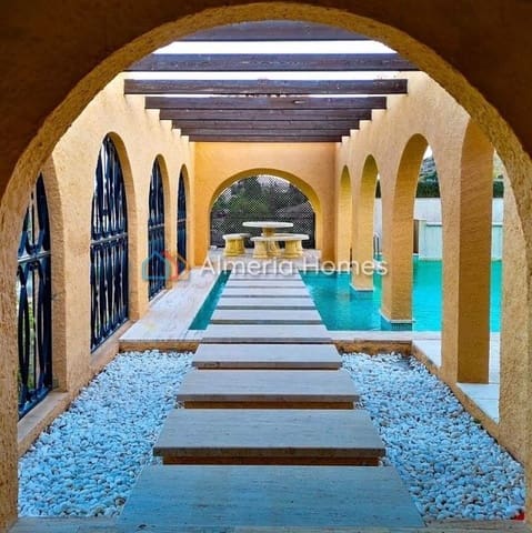 5 bedroom Villa for sale in Mojácar with pool garage - € 925,000 (Ref: 9891331)