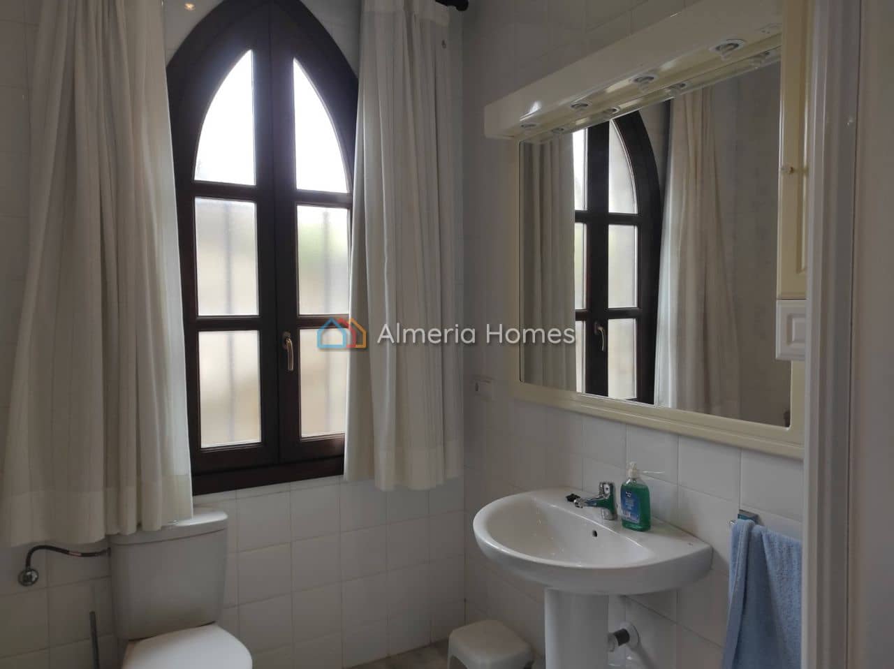 Chalet de 4 habitaciones en Tíjola en venta con piscina - 490.000 € (Ref: 9891335)